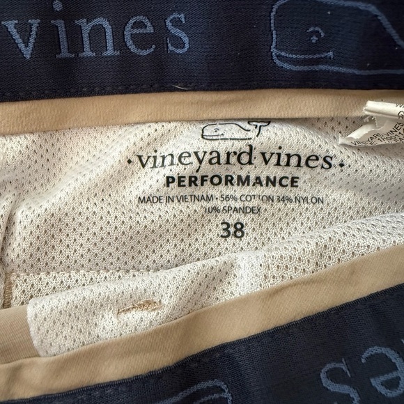 Vineyard Vines Men's Khaki Flat Front Shorts - Picture 2 of 3